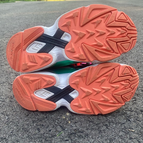 Adidas Womens Torsion Size 7 (Multicolor) - Picture 4 of 4